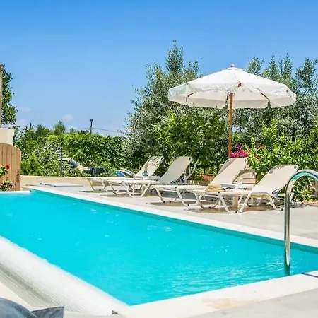 Sleeps 5 Pool Air Con Wifi * ארגוסטולי